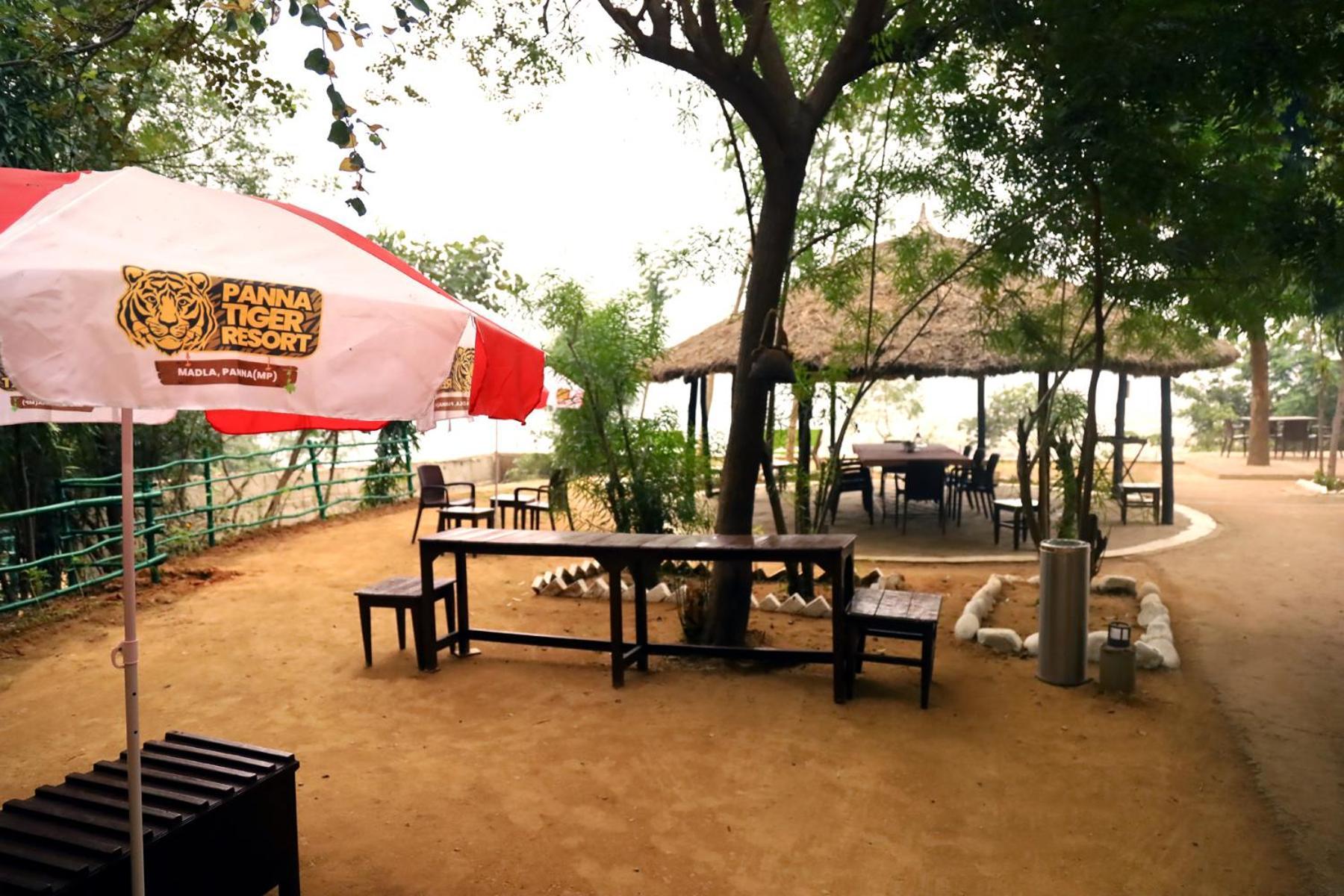 Panna Tiger Resort- Riverside Property Rājgarh エクステリア 写真